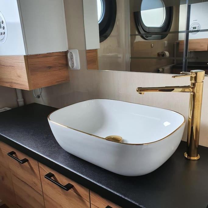 Modern, Brand New Houseboat Near Amsterdam Ξενοδοχείο Monnickendam Εξωτερικό φωτογραφία